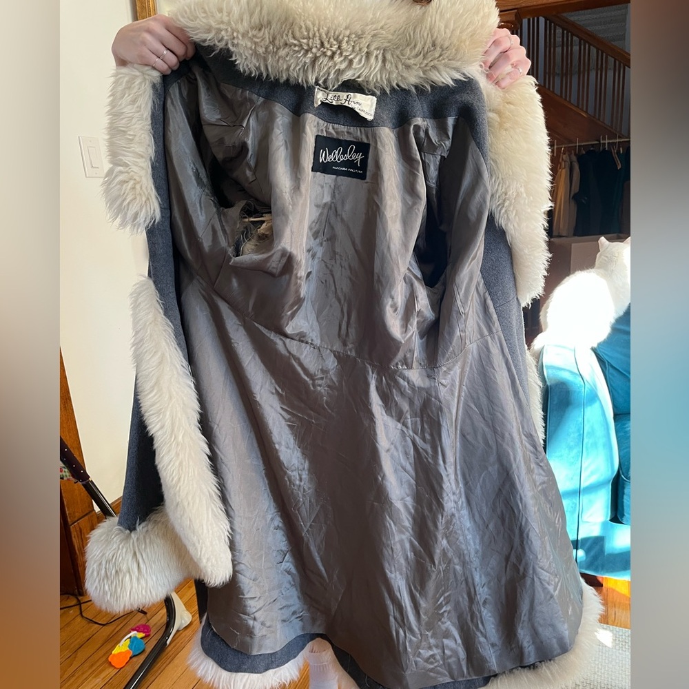 SOLD Lilli Ann vintage 100% wool and sheepskin Princess/swing style wrap coat - Picture 13 of 14